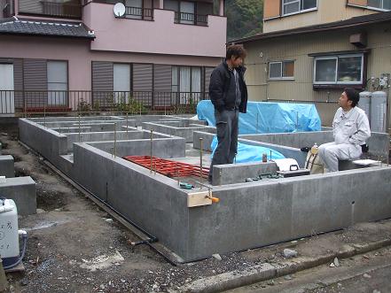 09年2月26日 基礎コンクリート養生期間 ネコと木の家 駿河工房設計士 の日記 09年2月26日 基礎コンクリート養生期間 ネコと木の家 駿河工房設計士 の日記