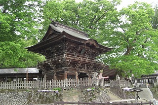 新緑の毘沙門様の境内_a0084753_11354128.jpg