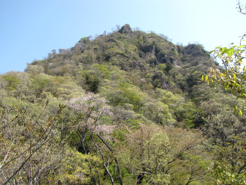 岩と新緑の道　奥久慈男体山_b0116703_22173885.jpg