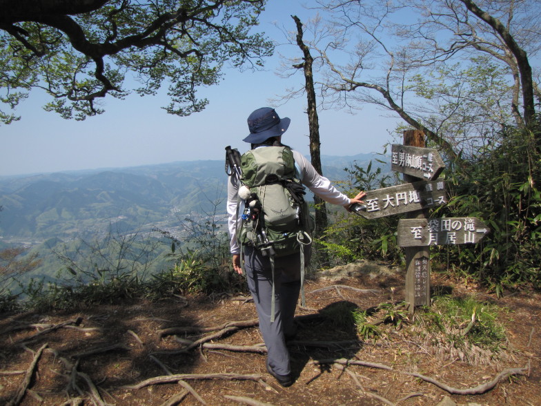 岩と新緑の道　奥久慈男体山_b0116703_22191014.jpg