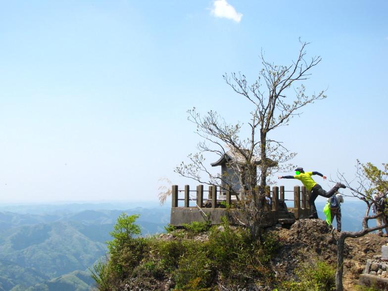 岩と新緑の道　奥久慈男体山_b0116703_22223548.jpg