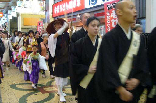 お稚児祭り_a0012621_15371215.jpg