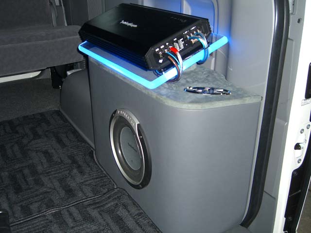 200系ハイエース 続々完成_a0055981_11425982.jpg