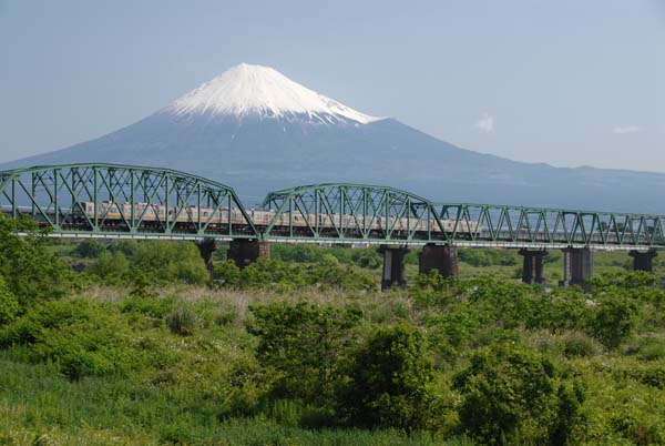 新幹線と富士山・・_a0044202_1910435.jpg