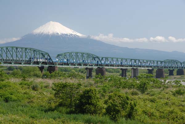 新幹線と富士山・・_a0044202_1910577.jpg