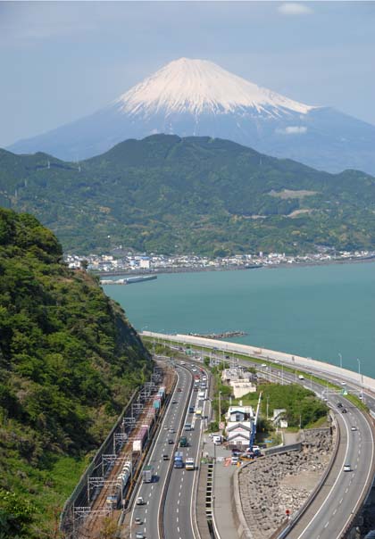 新幹線と富士山・・_a0044202_1920445.jpg