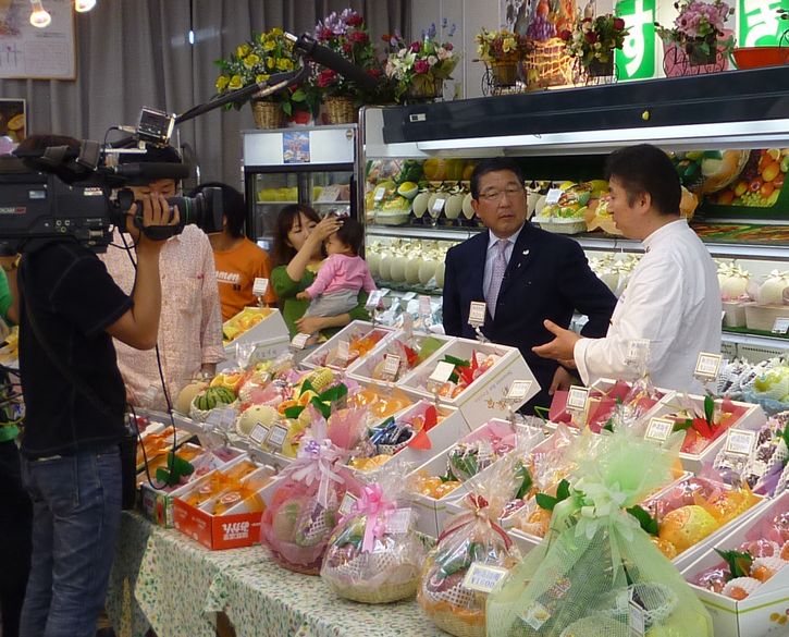 緩やかにながれ出した吉原商店街_b0093221_1438345.jpg