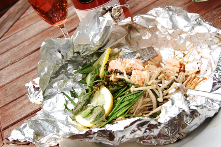 バーベキューに最適 鮭とキノコのシンプルホイル包み蒸し エリオットゆかりの美味しい食卓 おしゃれな簡単料理
