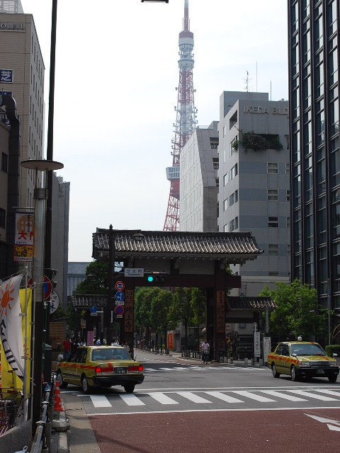 東京・増上寺の大門を歩く(不動貯金銀行を訪ねて)_f0142606_2242221.jpg