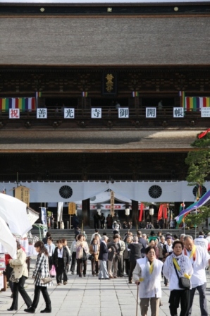 旅－「日本原風景探訪」　一日目／善光寺・松本城（その１）_b0180907_2242209.jpg