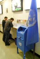 ニューヨーク国連本部地下にある、国連ならではのお店など_b0007805_2055425.jpg