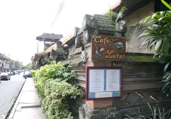 バリごはん　■３　Cafe Lotus_b0025850_22455323.jpg