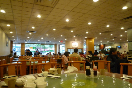 「粥麺館」で海鮮粥を食べる。_d0129786_1494298.jpg