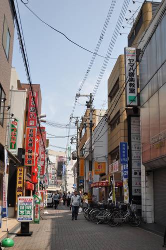 高槻センター街へ通じる道_f0167310_817838.jpg