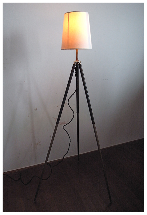 //////TRIPOD LAMP//////_b0172675_20414369.jpg