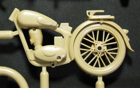 伸ばしランナーによる1/35バイクモデルのスポーク張り替え