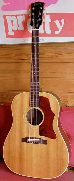 「1966年製 Gibson J-50」が入荷しましたヨっ!_e0053731_19104022.jpg