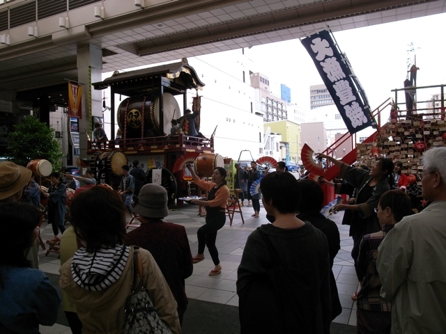 青葉祭本祭雨で中止、海堂さん講演、ロールケーキ_d0028322_2126554.jpg
