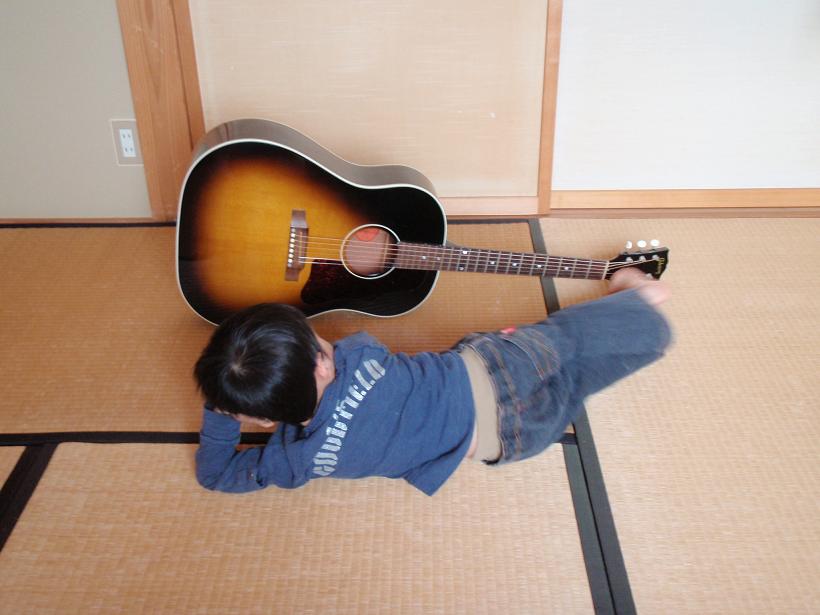 俺のギターがすすり泣く・・・_b0177355_0441752.jpg