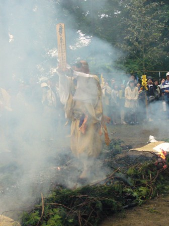 大山不動尊・火渡り祭_f0141559_23513021.jpg