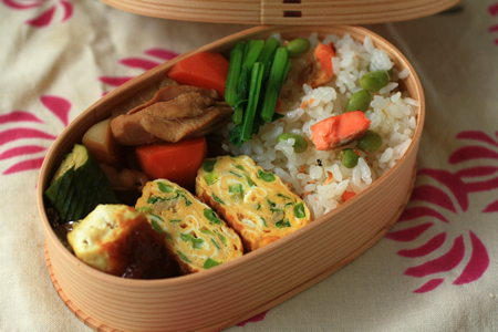 発芽大豆と鮭の炊き込みご飯弁当_e0174604_222924.jpg