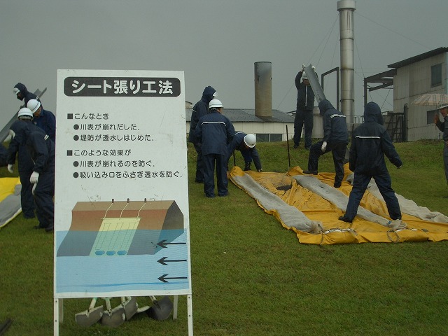雨の中の水防訓練_f0141310_23375970.jpg