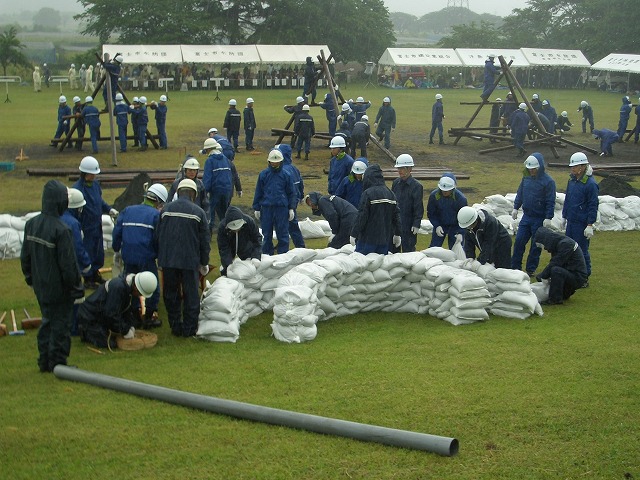 雨の中の水防訓練_f0141310_23383290.jpg