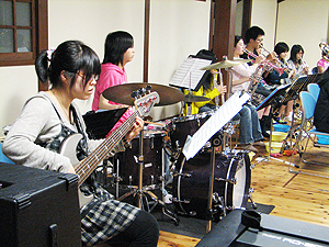里山でジャズ音楽を楽しもう!_e0118827_2233041.jpg
