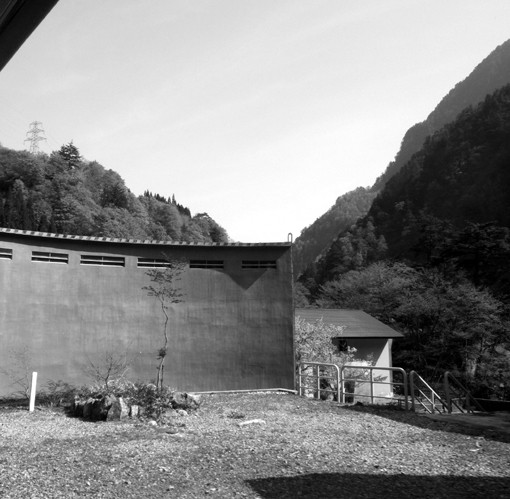 富山の近代建築　その2　－小屋平ダム水門塔－_e0031346_20573623.jpg