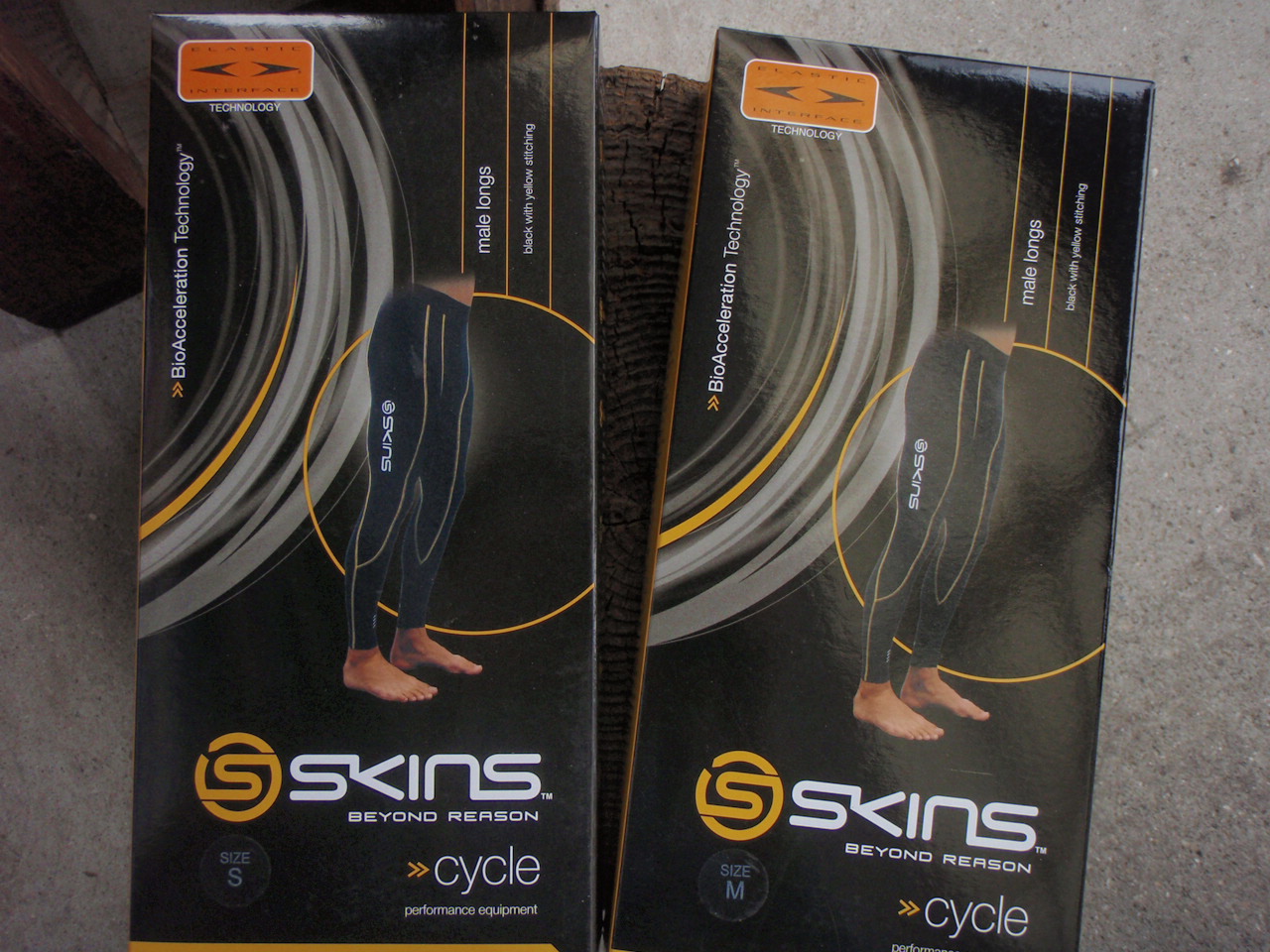 SKINS入荷です。_b0113959_11151831.jpg