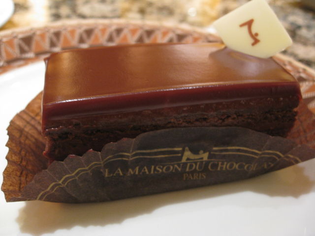 LA MAISON DU CHOCOLAT 丸の内店でうまうまケーキ☆_b0173605_2331895.jpg