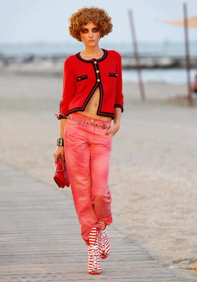 Chanel\'s Cruise 2010 Show :: Lands on the Boardwalk at Sunset in Venice_f0089299_21191648.jpg