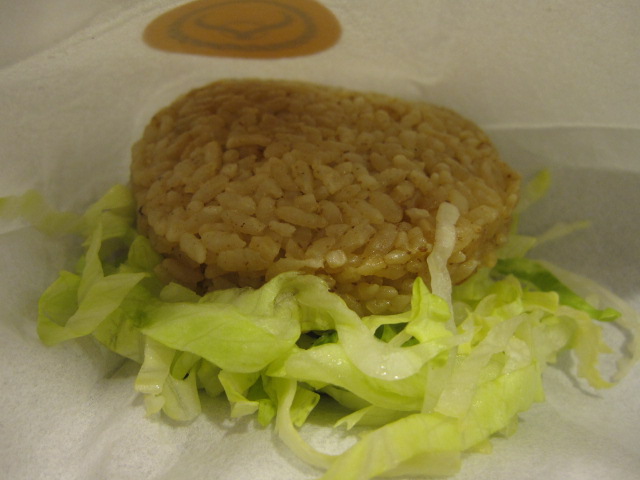 出張5日目その2 沖縄吉野家限定「牛丼バーガー」¥330@天久58号線店_b0042308_22431854.jpg