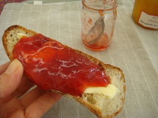 朝ごはん 苺ジャム_e0134337_1353303.jpg