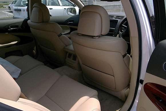 Lexus Gs450h の後部座席に乗る A Story Of A Lexus Gs450h の後部座席に乗る A Story Of A