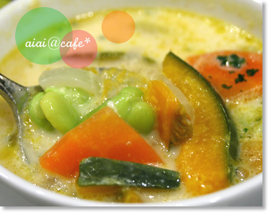 緑黄色野菜いっぱい♪彩りベジ豆乳スープ_a0056451_16171680.jpg