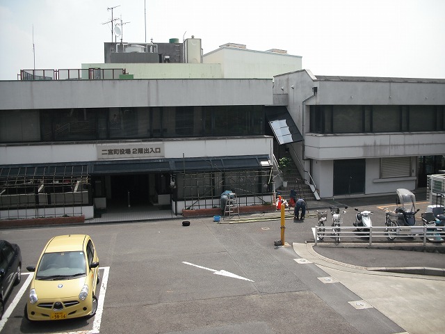 ５月２３日畑草むしり、午後　山椒の実の収穫手伝い、夜事務所_d0143678_22484489.jpg