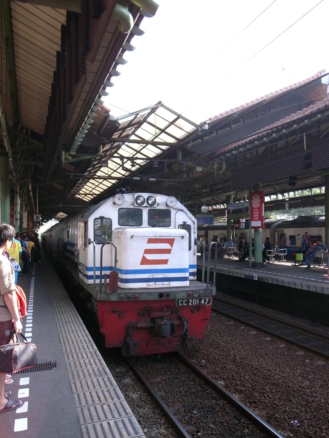 鉄道で古都ジョグジャカルタへ ～インドネシア ジャワ島_f0116817_12481143.jpg