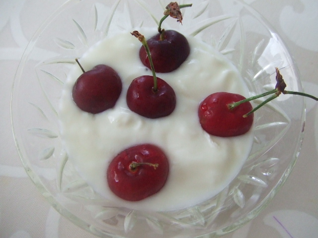 B&B ヨーグルトチェリー_f0076001_22225671.jpg