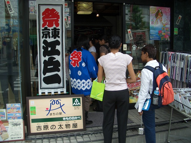富士市の「まちの駅」を、アジアの若手知識人が視察_f0141310_23271895.jpg