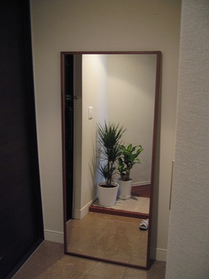 玄関に鏡を取り付けたい のですが Remiの部屋 玄関に鏡を取り付けたい のですが Remiの部屋