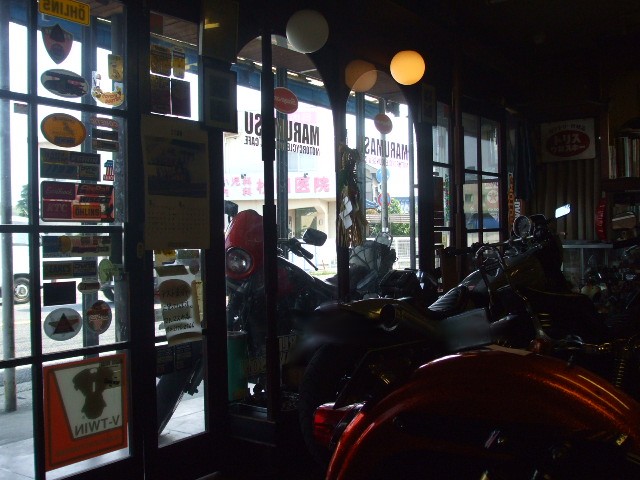 As for the name, the shop MARUMASU relaxes_c0060469_0222759.jpg