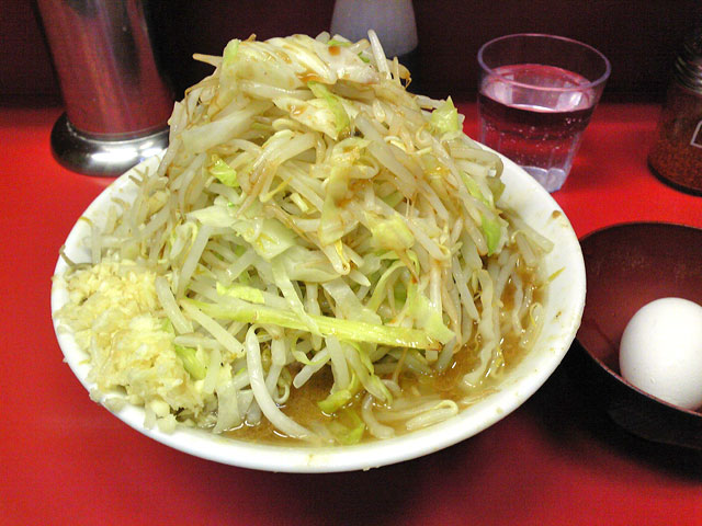 ラーメン二郎 桜台駅前店 小ラーメンと生たまご_a0016730_22331529.jpg