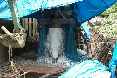 井戸掘削工事(エヤー工法)_a0084753_156171.jpg