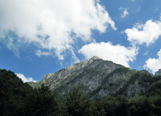 ペスカッセーロリ1. 絶景&ペリコローゾな山道走破_f0205783_1252436.jpg