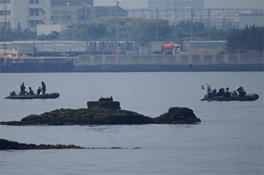 横須賀水中処分隊の皆様「新島行動より帰投」_c0147123_2303150.jpg