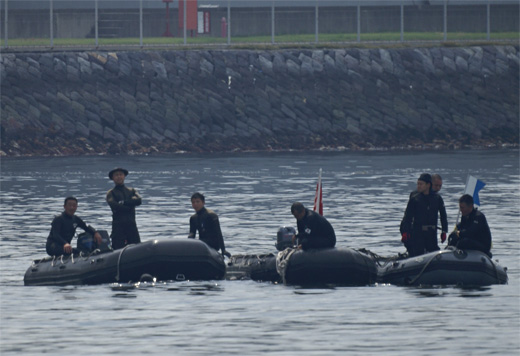 横須賀水中処分隊の皆様「新島行動より帰投」_c0147123_2374688.jpg