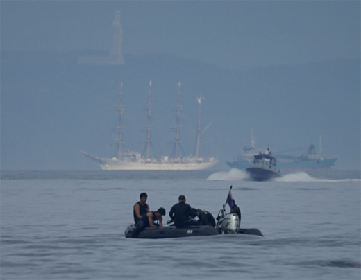 横須賀水中処分隊の皆様「新島行動より帰投」_c0147123_3341217.jpg