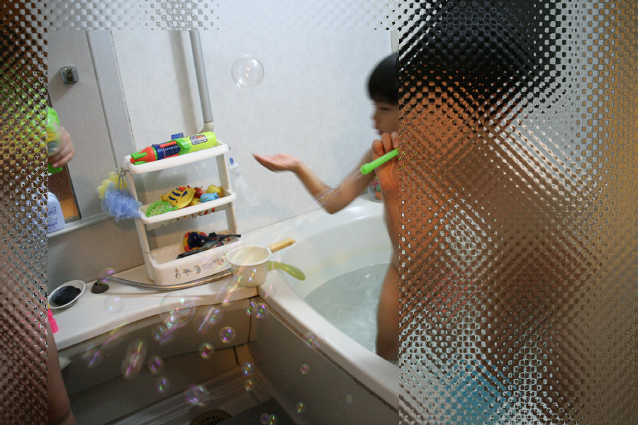 Soap bubbles & Water proof digital camera_b0060239_2239617.jpg