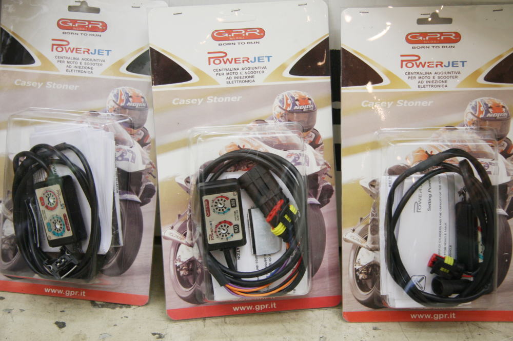 ＧＰＲサイレンサー　入荷中♪_b0117797_20442837.jpg